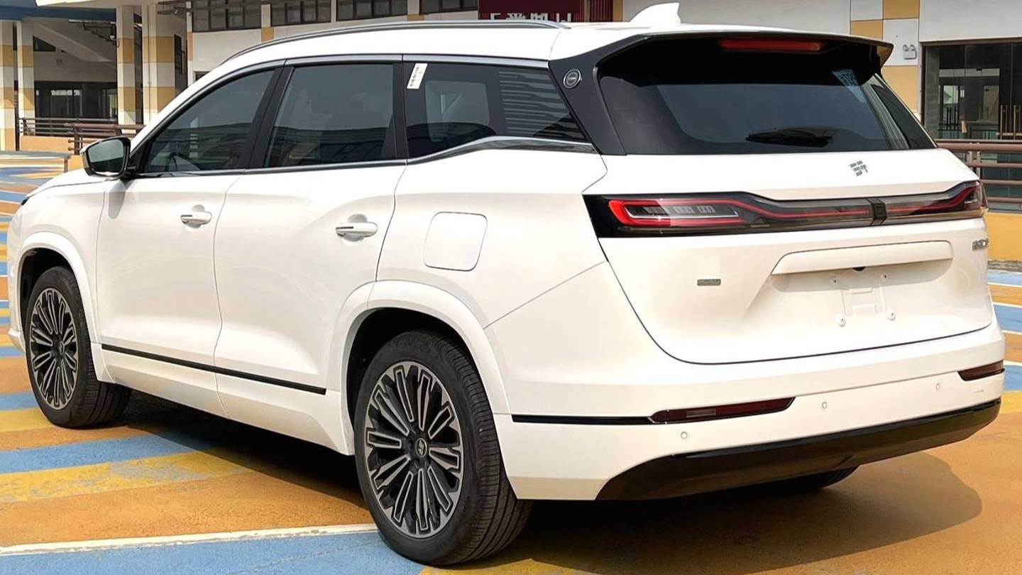 JETOUR 2025 L9 1.5TD 2DHT Luxury Edition 6-seater