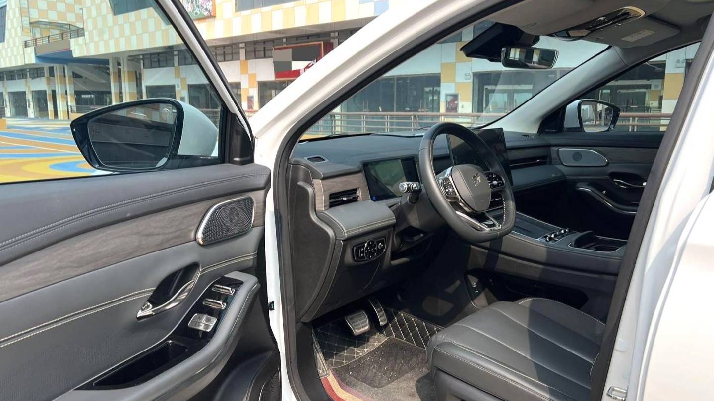 JETOUR 2025 L9 1.5TD 2DHT Luxury Edition 6-seater