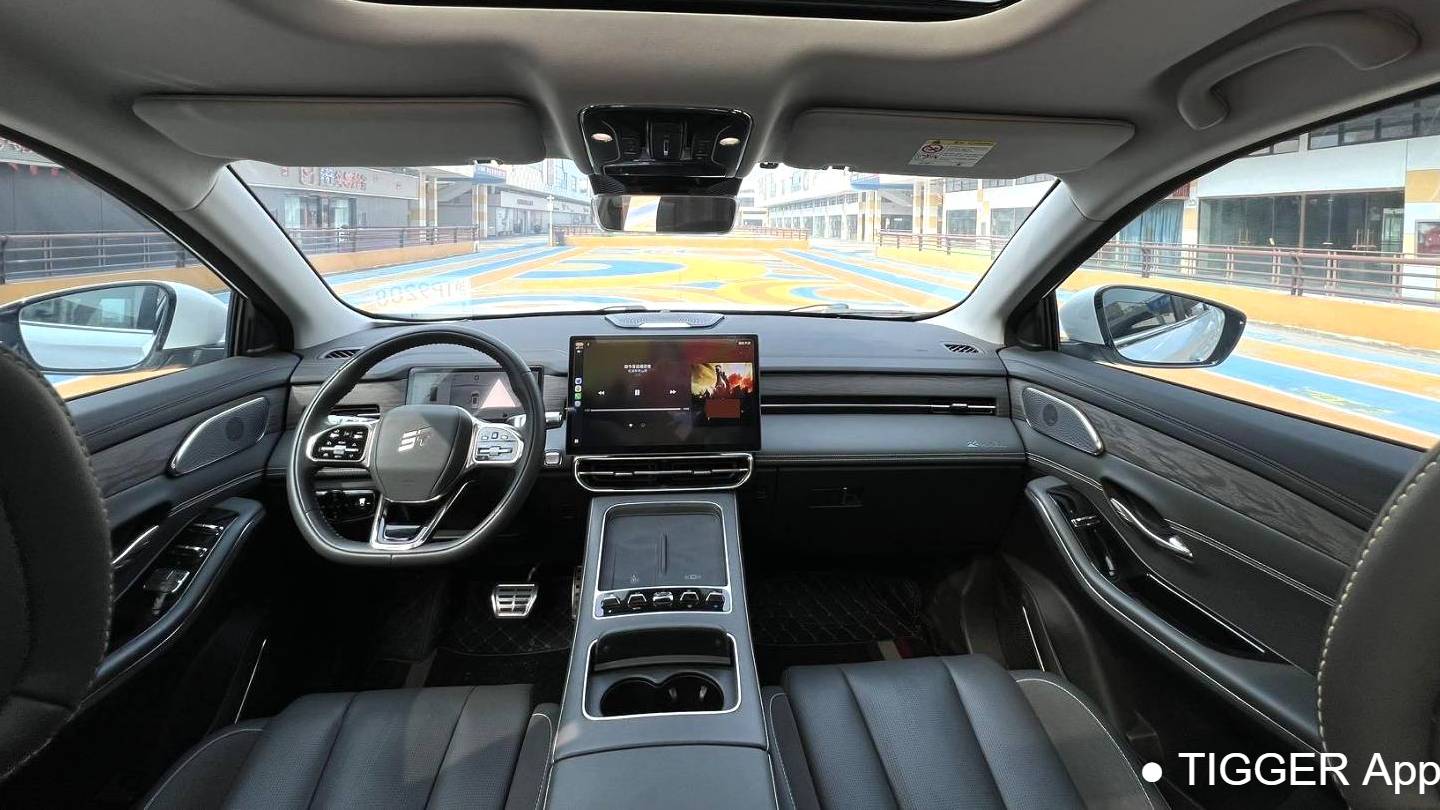 JETOUR 2025 L9 1.5TD 2DHT Luxury Edition 6-seater