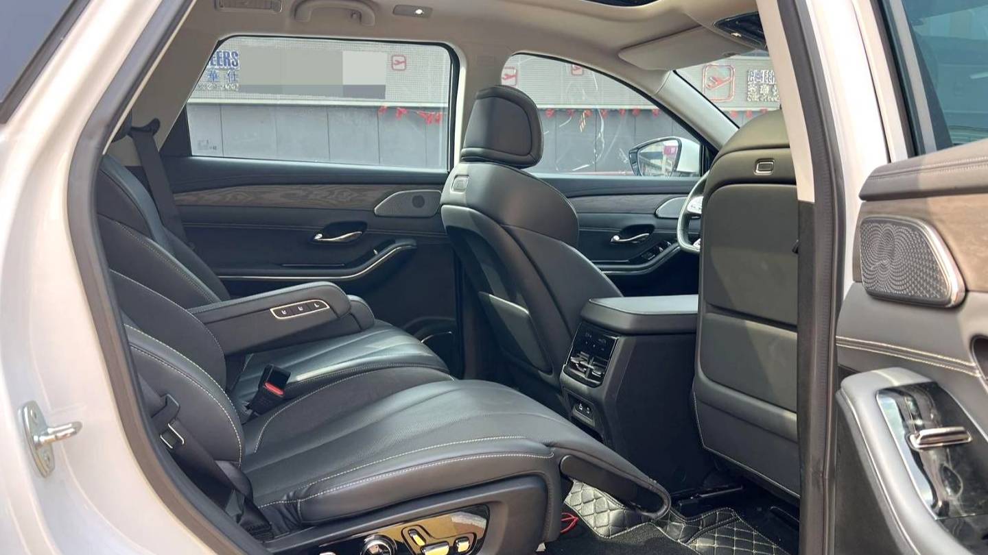 JETOUR 2025 L9 1.5TD 2DHT Luxury Edition 6-seater