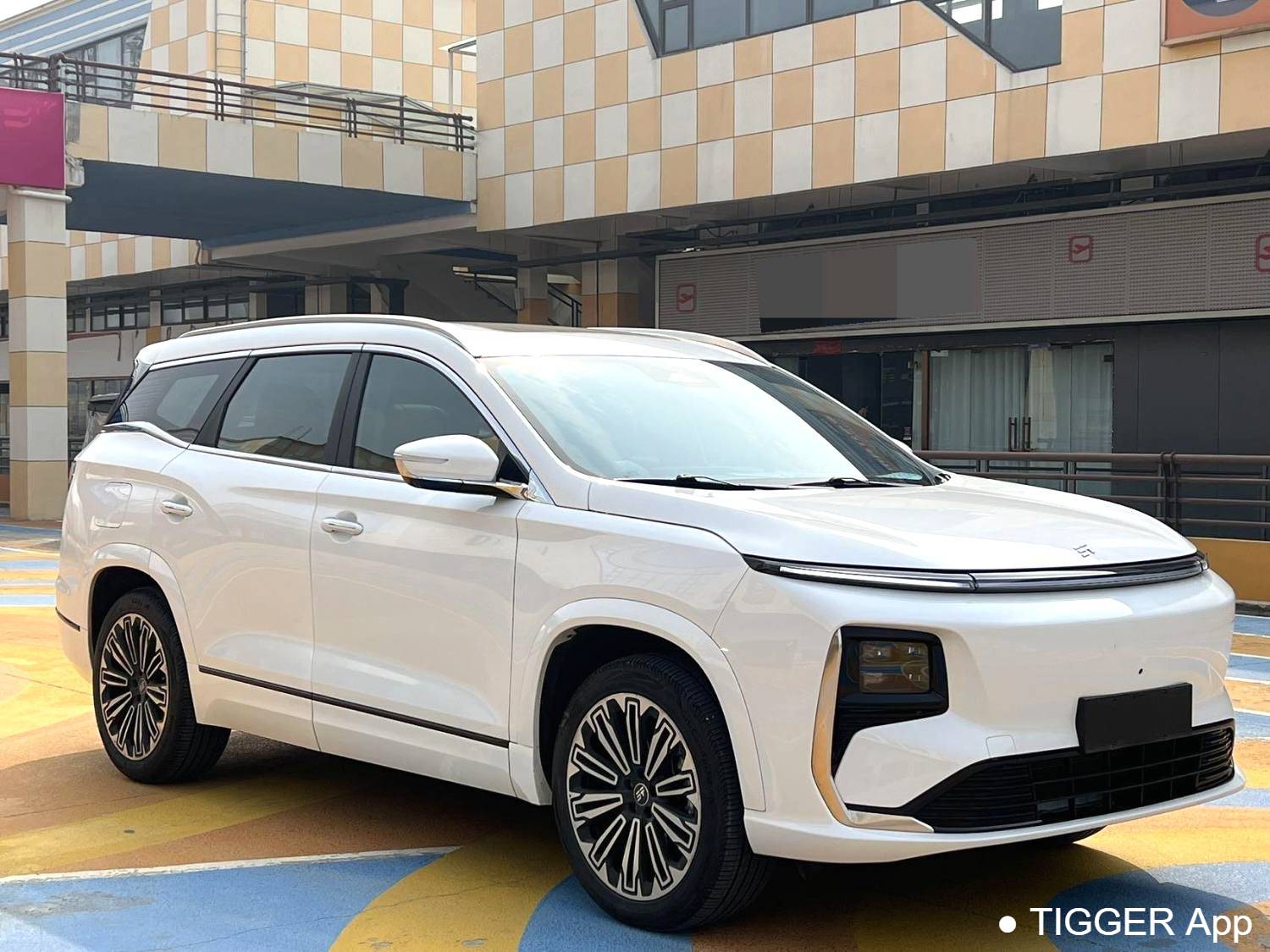 JETOUR 2025 L9 1.5TD 2DHT Luxury Edition 6-seater