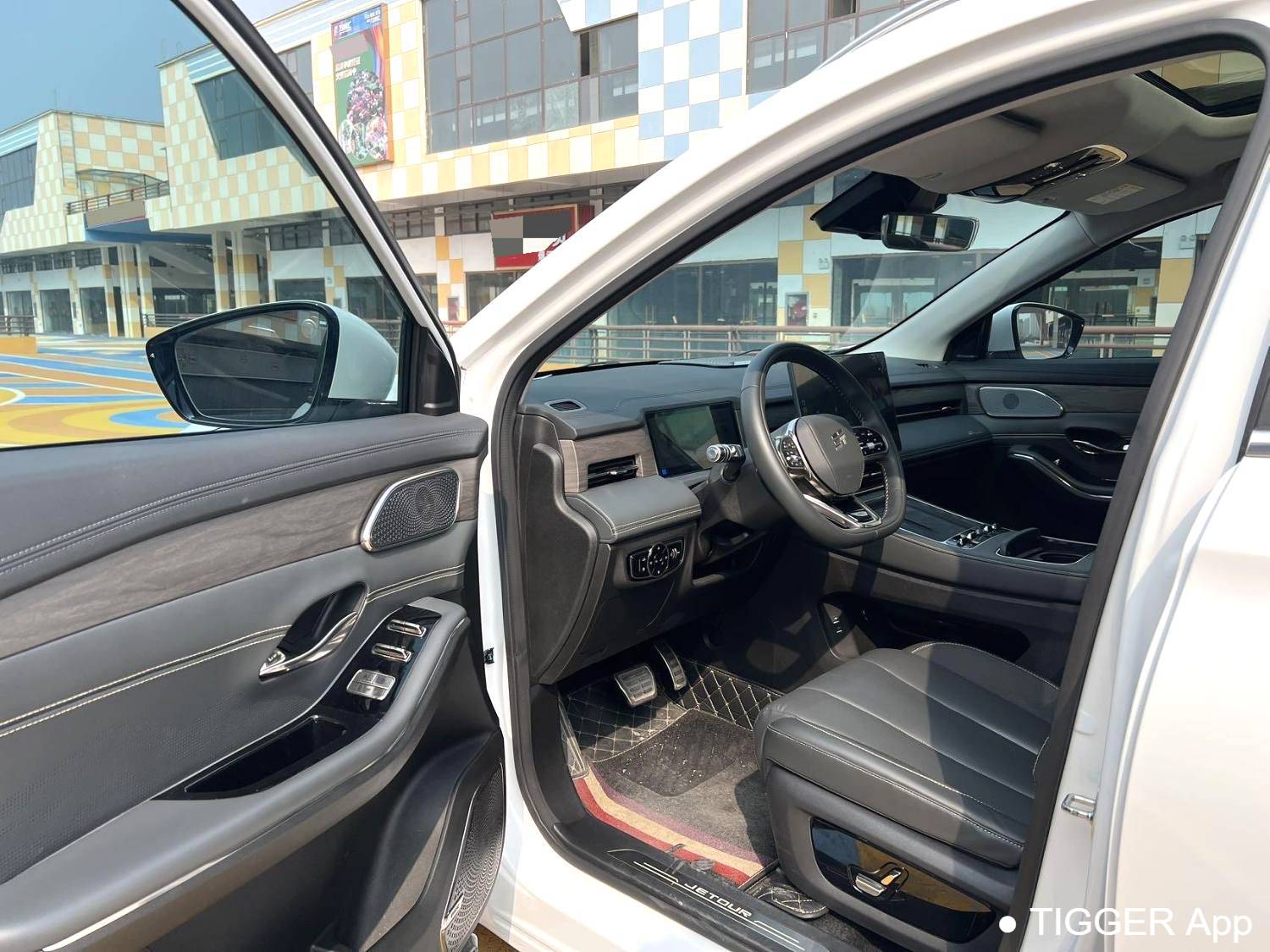 JETOUR 2025 L9 1.5TD 2DHT Luxury Edition 6-seater