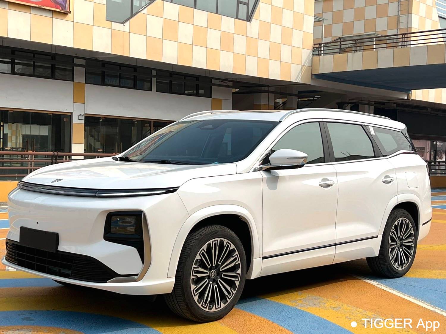 JETOUR 2025 L9 1.5TD 2DHT Luxury Edition 6-seater