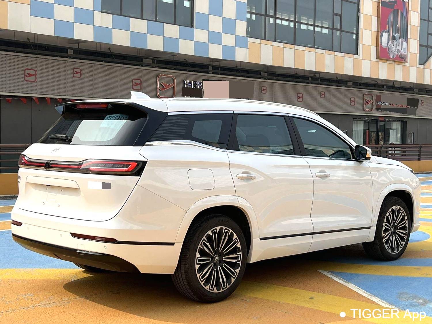 JETOUR 2025 L9 1.5TD 2DHT Luxury Edition 6-seater