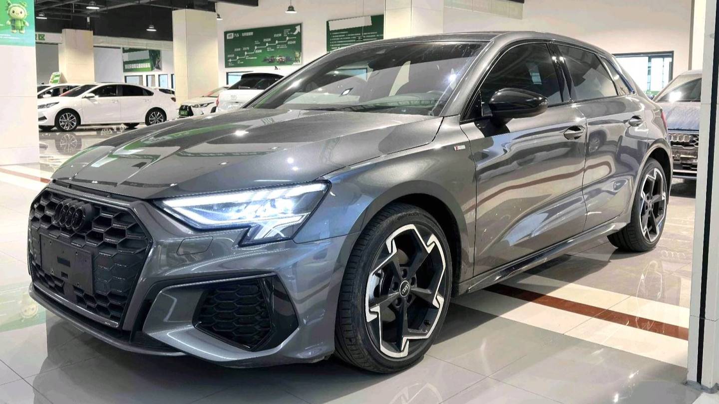 Audi 2022 A3 Sportback 35 TFSI Luxury Sport