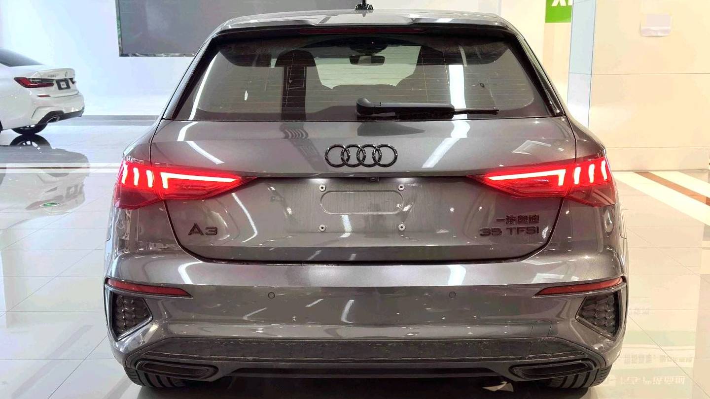 Audi 2022 A3 Sportback 35 TFSI Luxury Sport