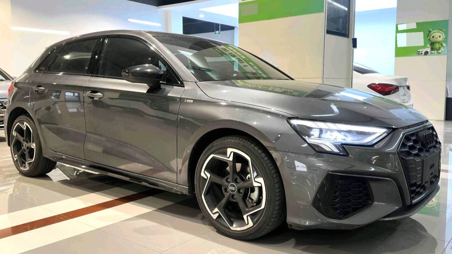 Audi 2022 A3 Sportback 35 TFSI Luxury Sport