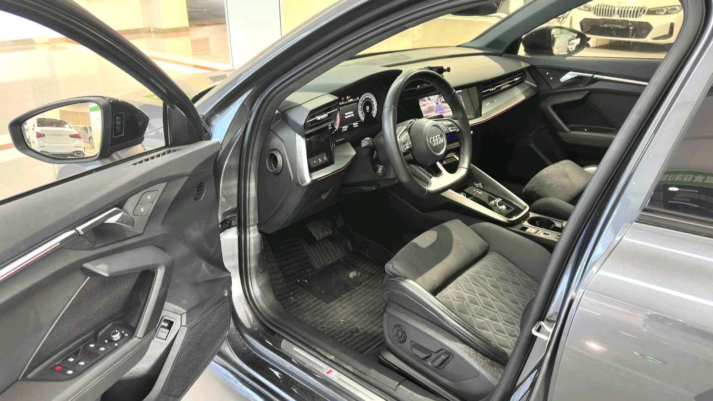 Audi 2022 A3 Sportback 35 TFSI Luxury Sport