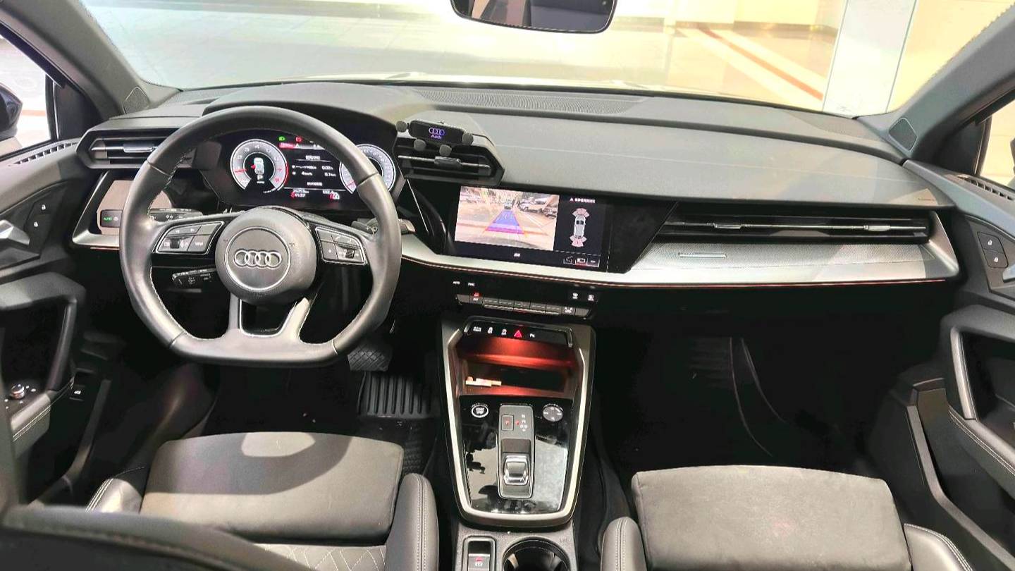 Audi 2022 A3 Sportback 35 TFSI Luxury Sport