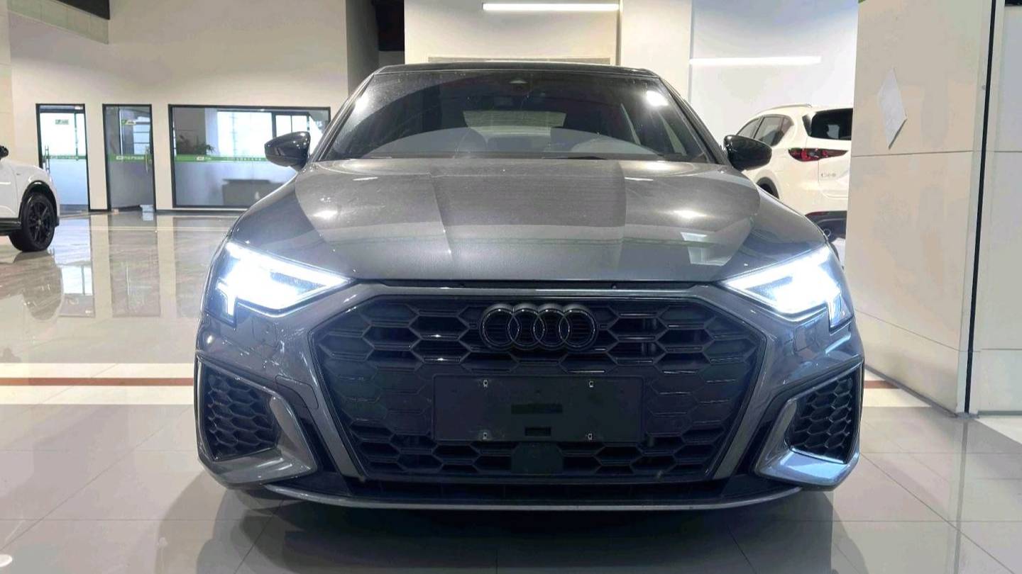 Audi 2022 A3 Sportback 35 TFSI Luxury Sport