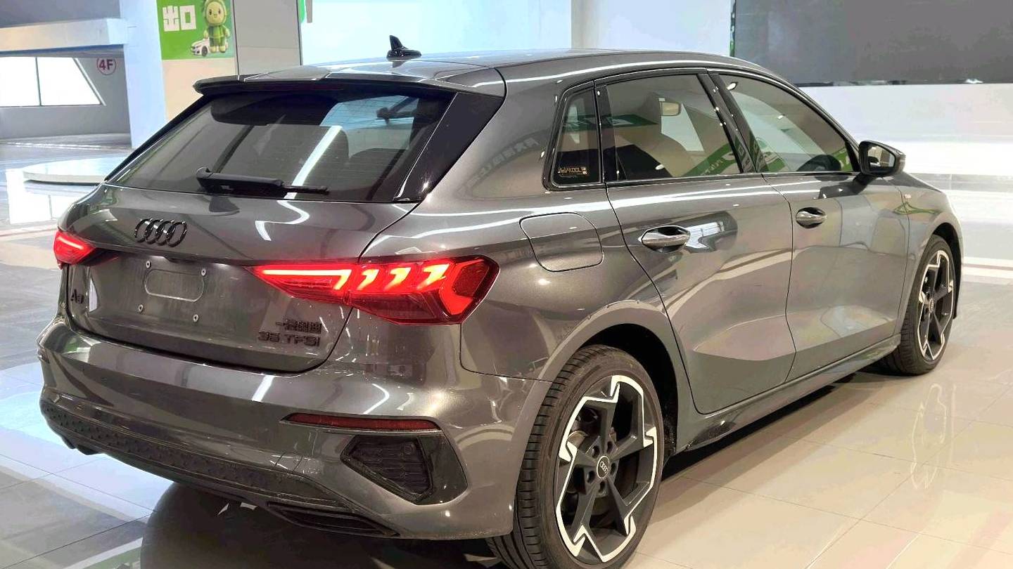 Audi 2022 A3 Sportback 35 TFSI Luxury Sport