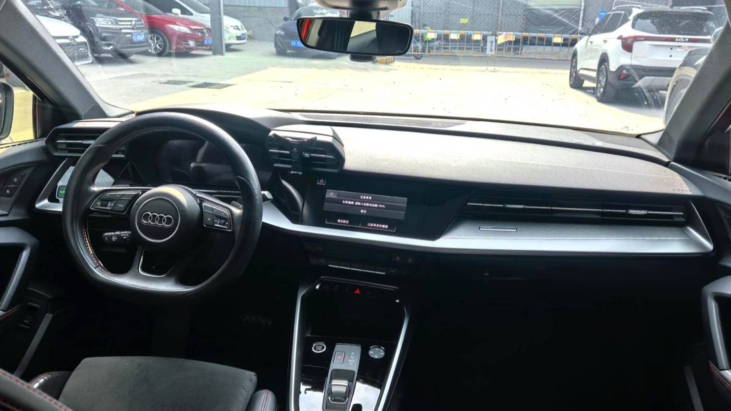 Audi 2022 A3 Sportback 35 TFSI Luxury Sport