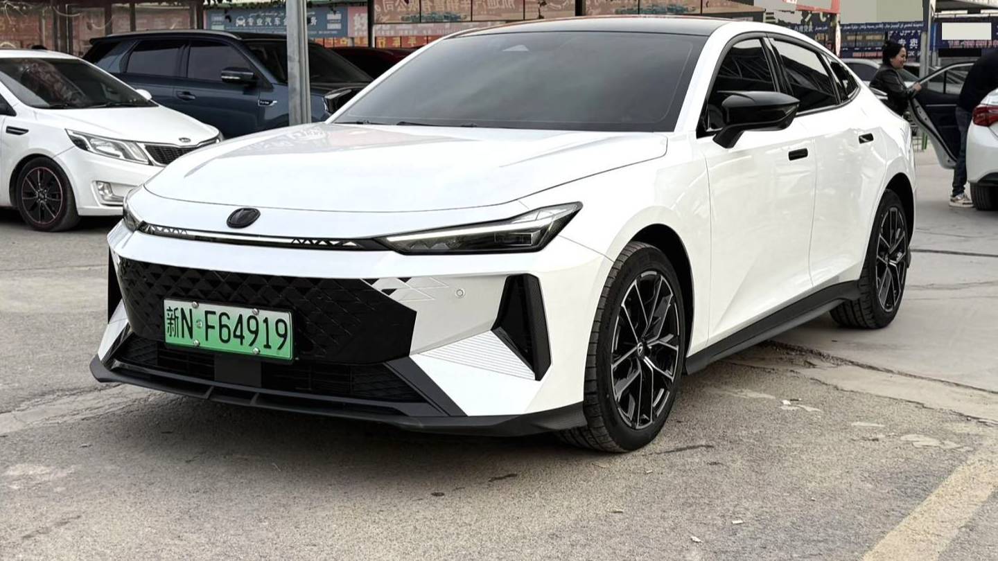 Changan 2024 UNI-V iDD‌ Blue Whale Intelligent Electric iDD 136km Smart Prestige Type