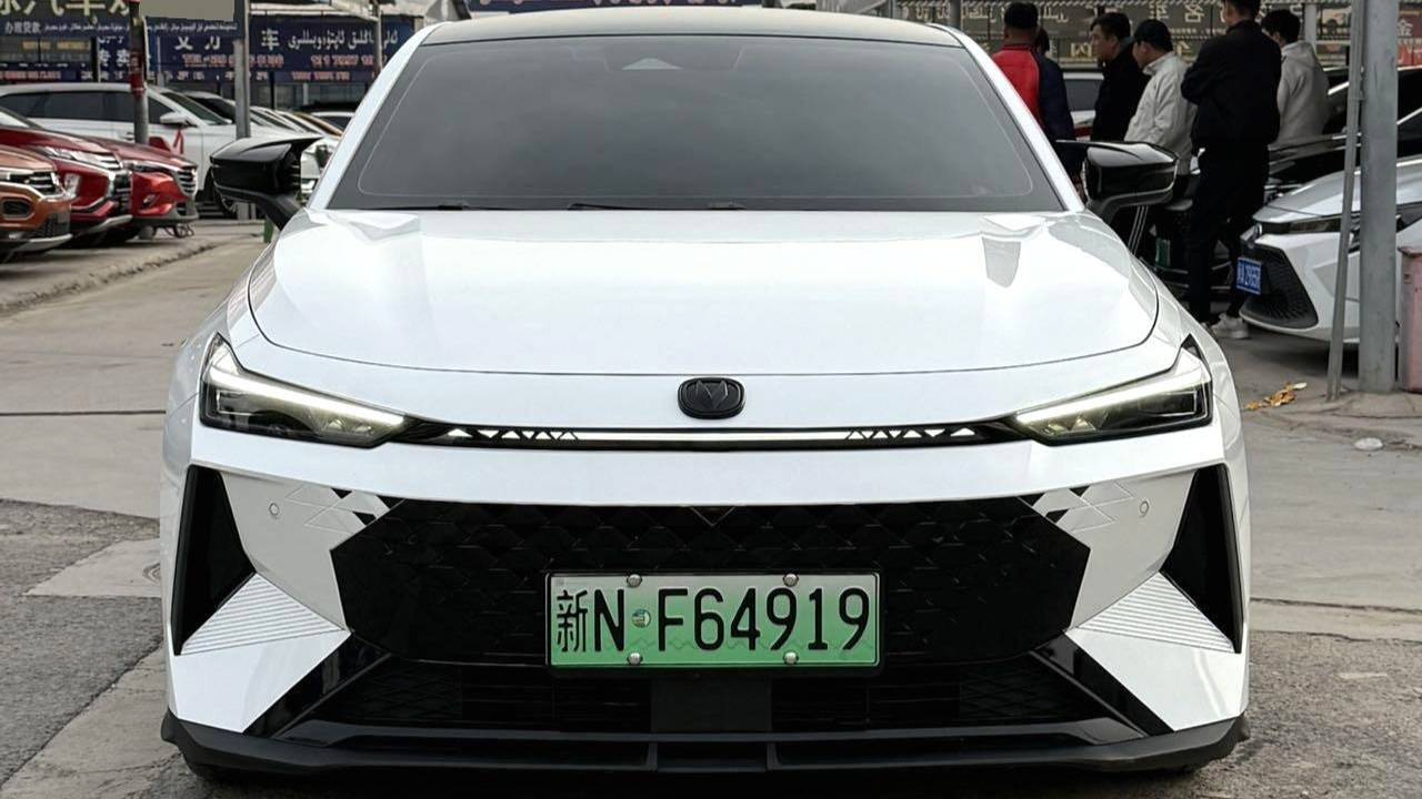 Changan 2024 UNI-V iDD‌ Blue Whale Intelligent Electric iDD 136km Smart Prestige Type
