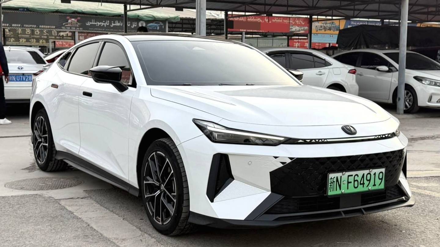 Changan 2024 UNI-V iDD‌ Blue Whale Intelligent Electric iDD 136km Smart Prestige Type