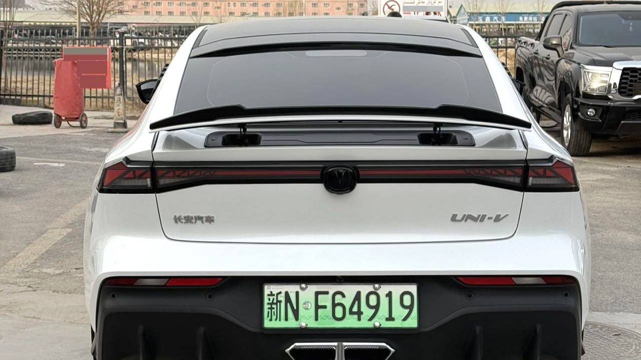 Changan 2024 UNI-V iDD‌ Blue Whale Intelligent Electric iDD 136km Smart Prestige Type