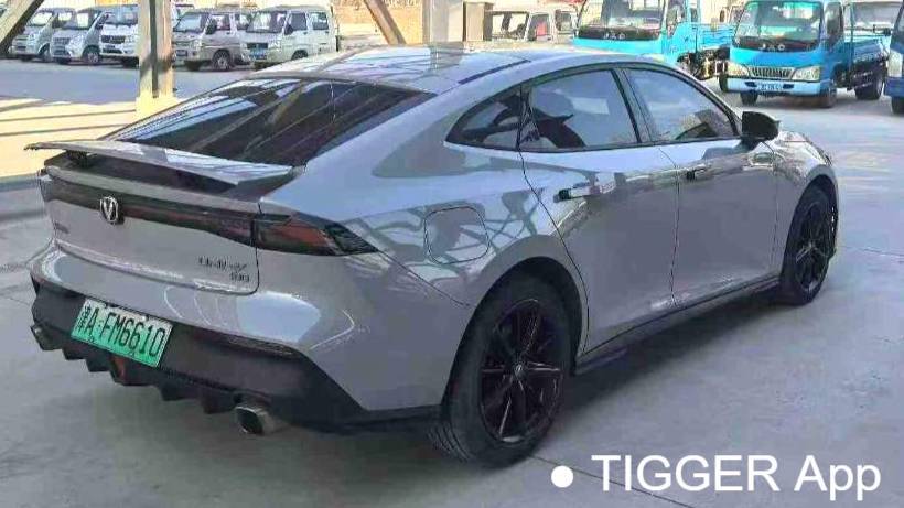 Changan 2023 UNI-V iDD‌ Smart iDD 1.5T 113km Smart Cool Model