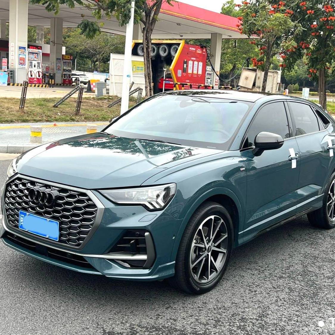 Audi 2023 Q3 Sportback Upgraded 45 TFSI quattro Fashion Style سيارة مستعملة