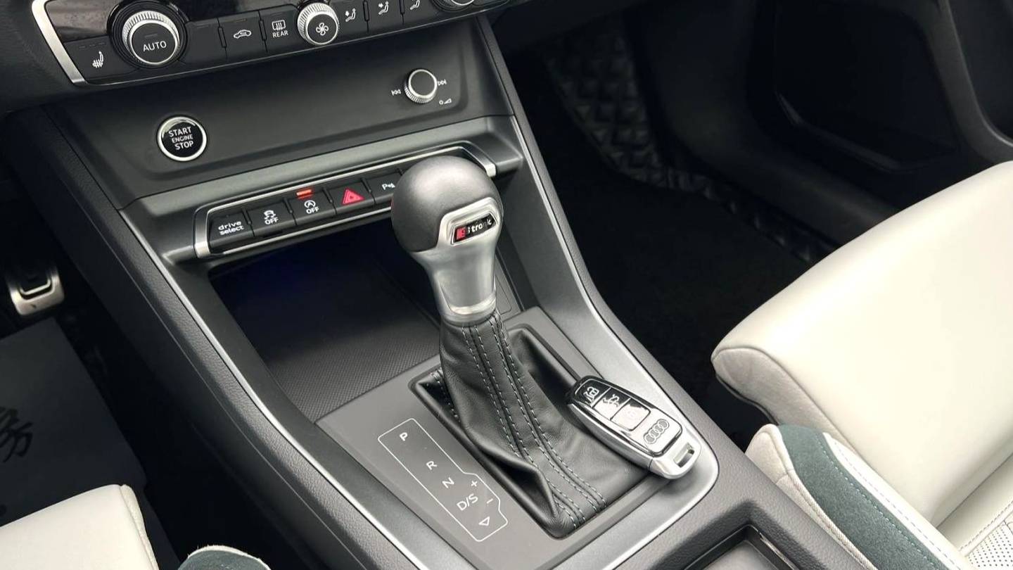 Audi 2023 Q3 Sportback Upgraded 45 TFSI quattro Fashion Style