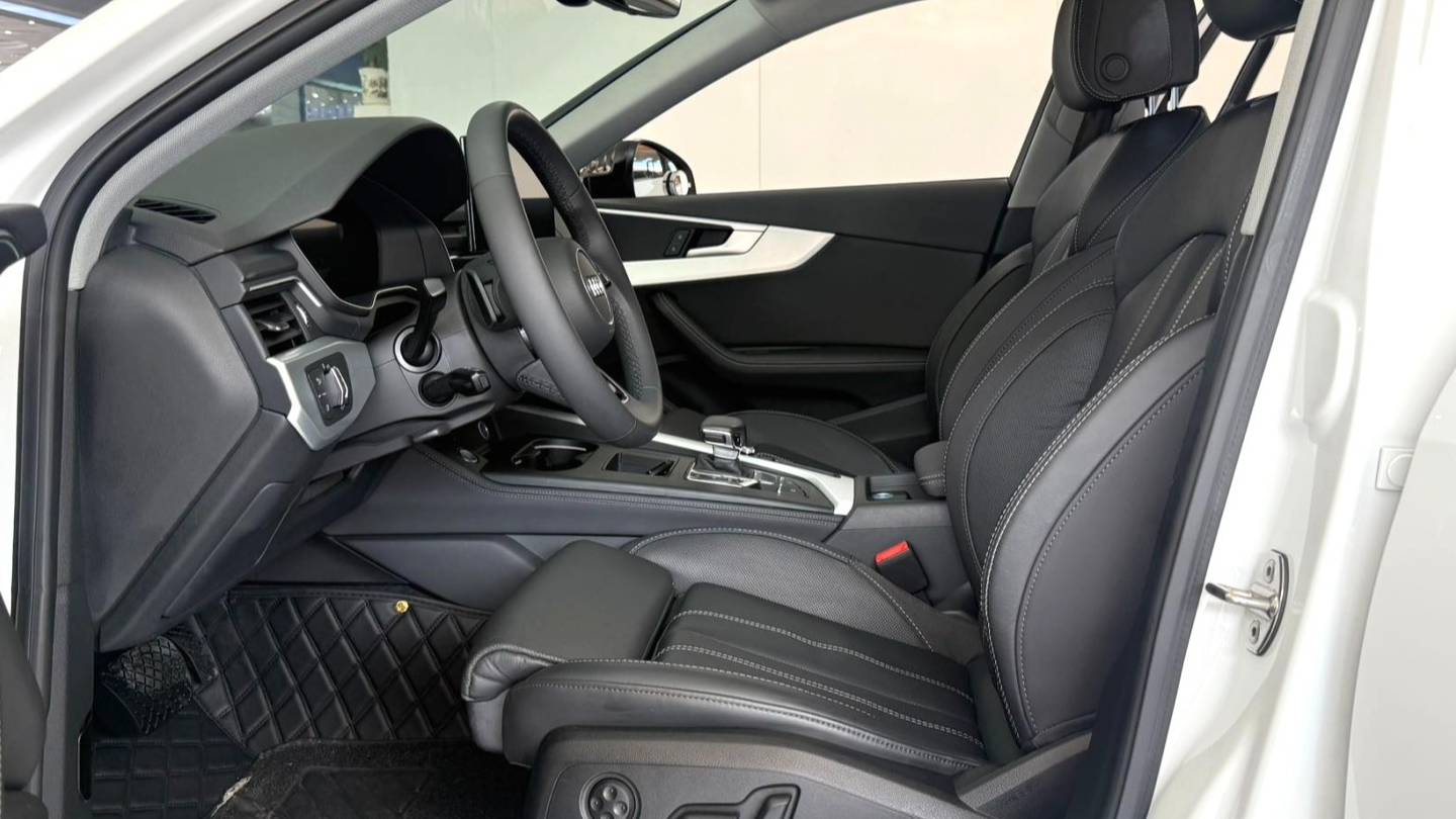 Audi 2024 A4L 40 TFSI Luxury Dynamic Model