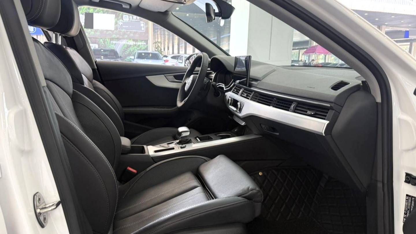 Audi 2024 A4L 40 TFSI Luxury Dynamic Model