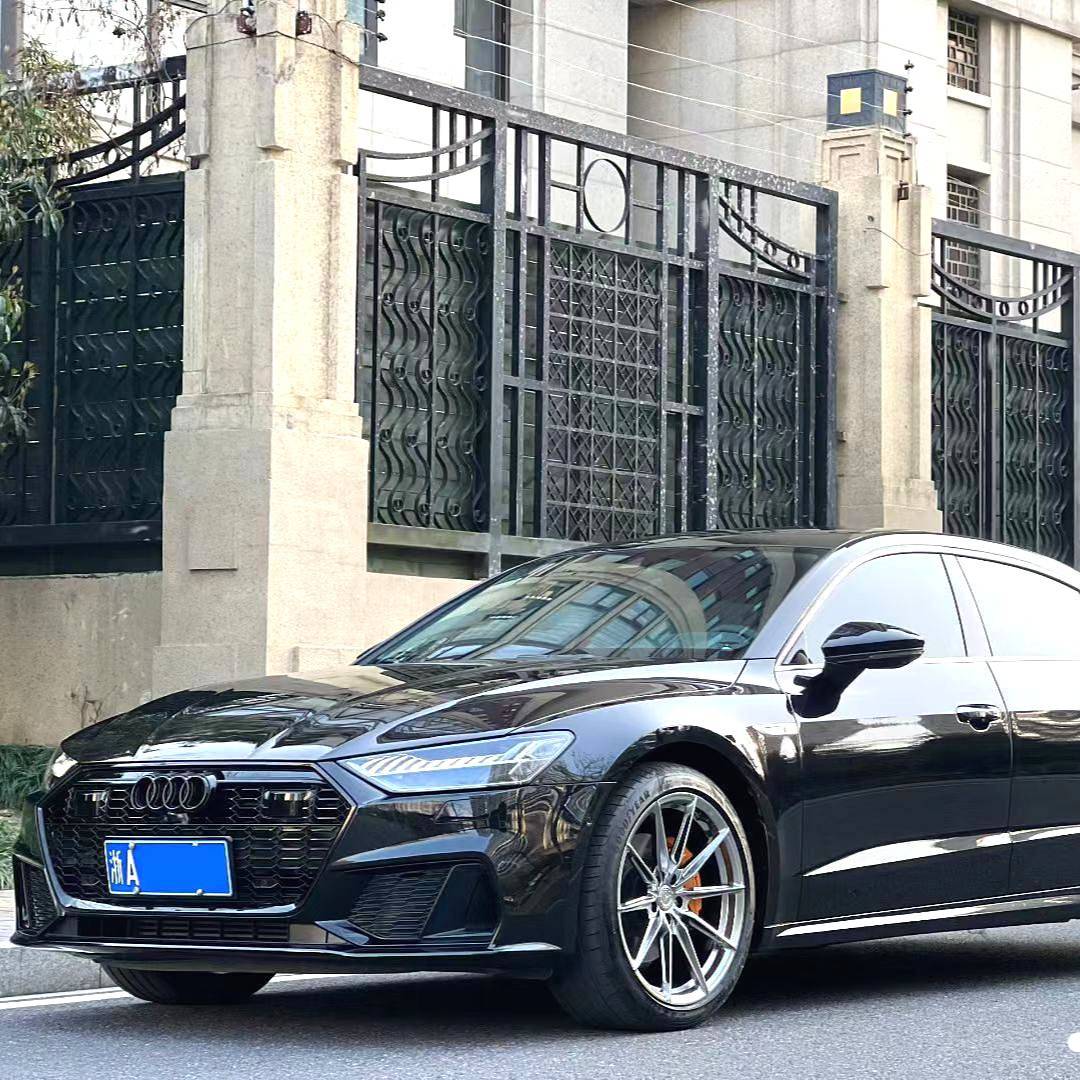 Audi 2024 A7L 45 TFSI S-line Dream Building Flow Crystal Set سيارة مستعملة