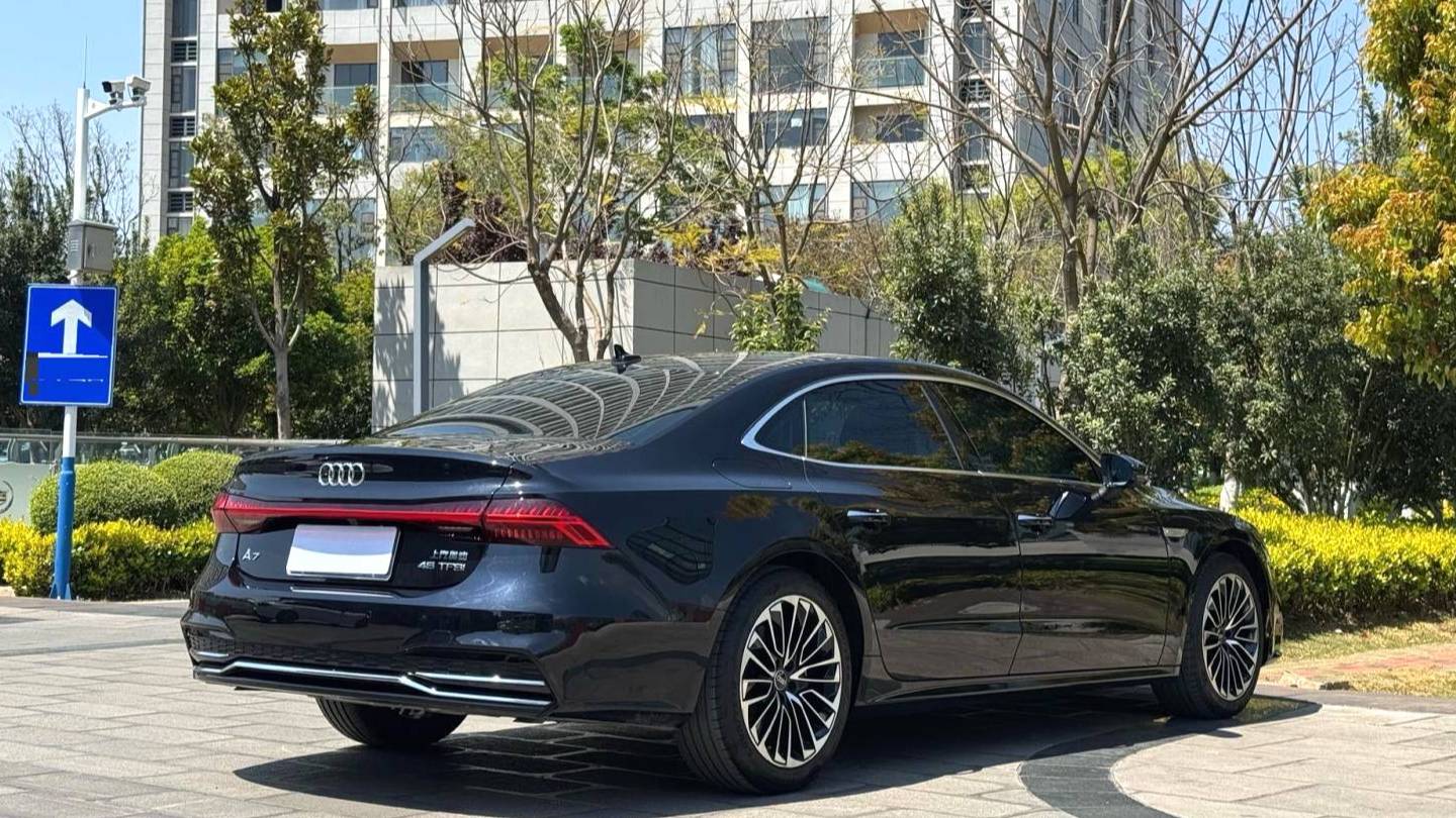 Audi 2024 A7L 45 TFSI S-line Dream Building Flow Crystal Set