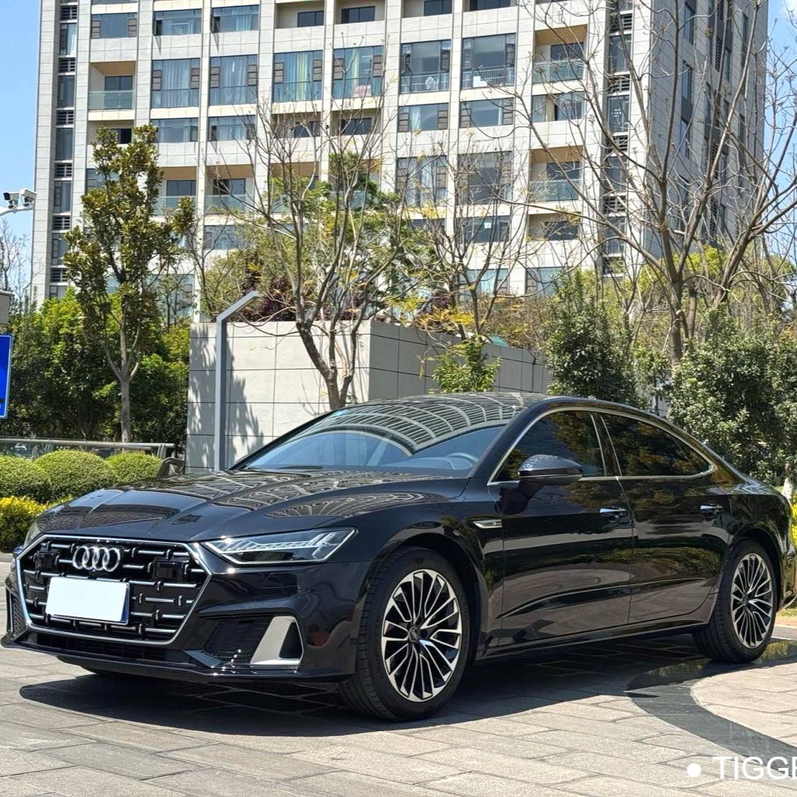 Audi 2024 A7L 45 TFSI S-line Dream Building Flow Crystal Set سيارة مستعملة