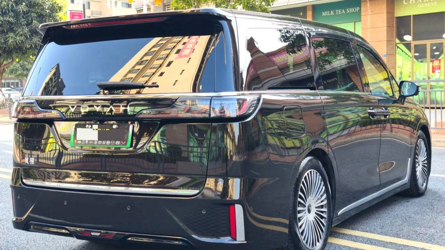 VOYAH 2025 DREAM PHEV four-wheel drive flagship Qiankun version