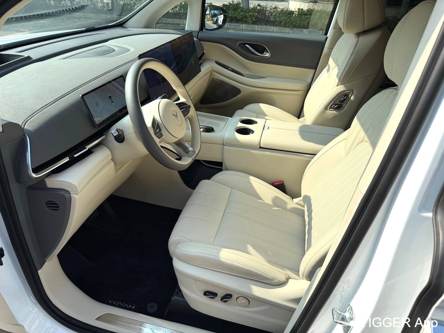 used VOYAH 2025 DREAM PHEV four-wheel drive flagship Kunpeng version