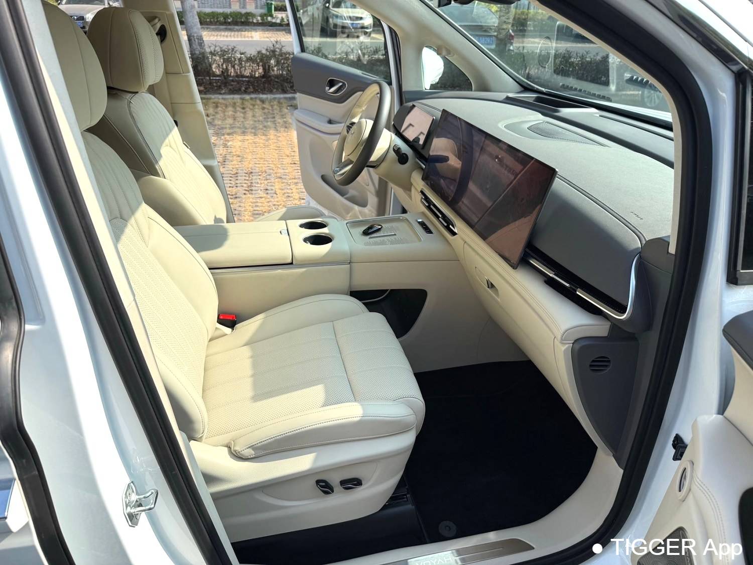 used VOYAH 2025 DREAM PHEV four-wheel drive flagship Kunpeng version