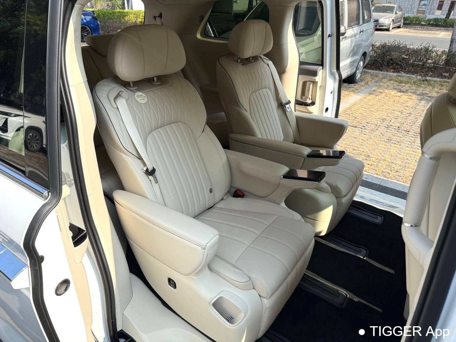 used VOYAH 2025 DREAM PHEV four-wheel drive flagship Kunpeng version