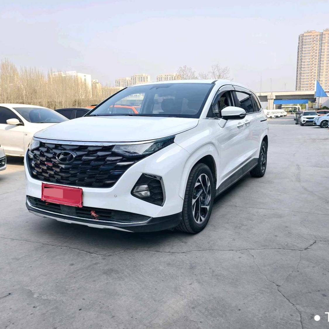 HYUNDAI 2024 Custo 270TGDi LUX Premium Edition Подержанный автомобиль