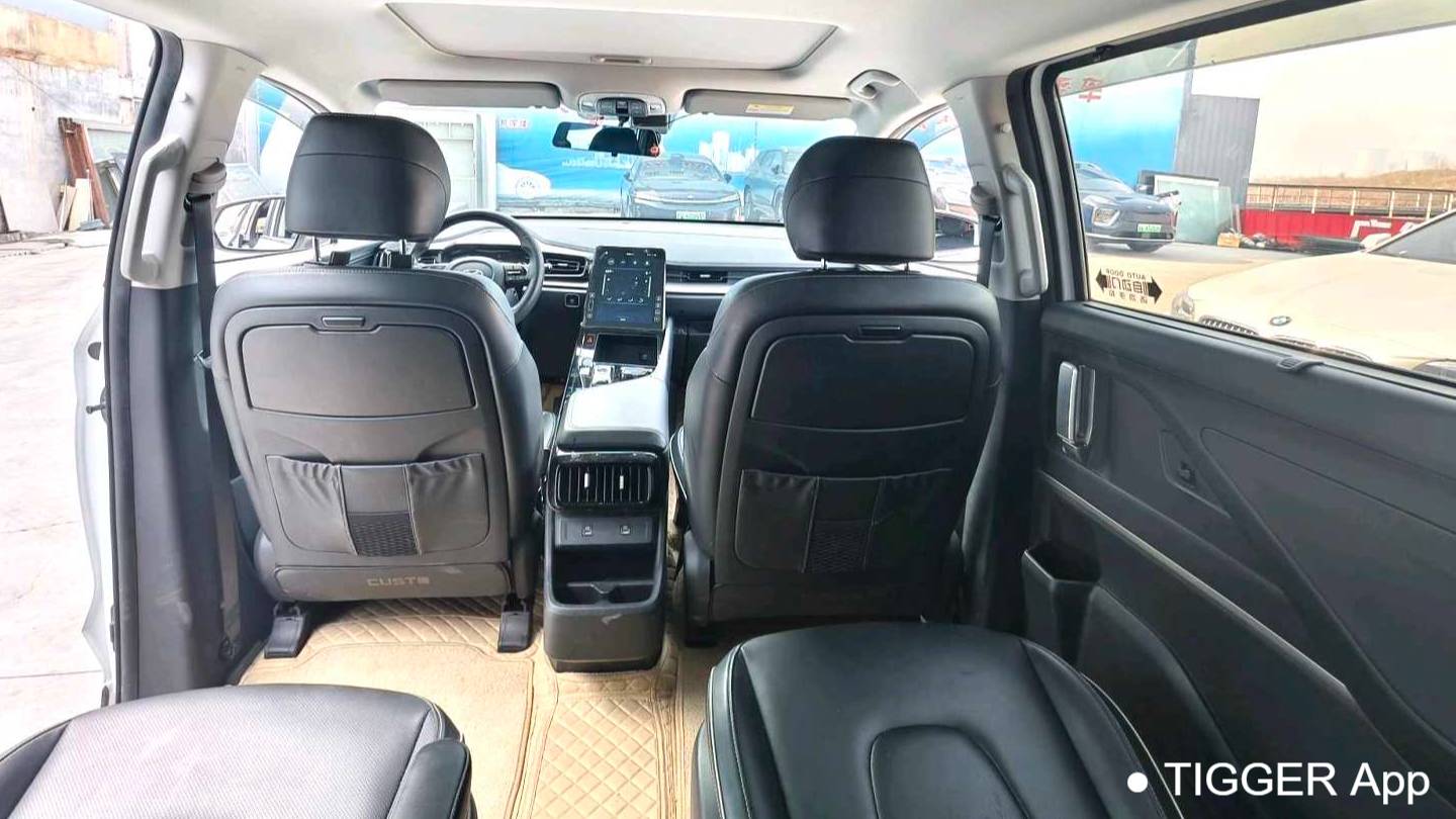 HYUNDAI 2024 Custo 270TGDi LUX Premium Edition