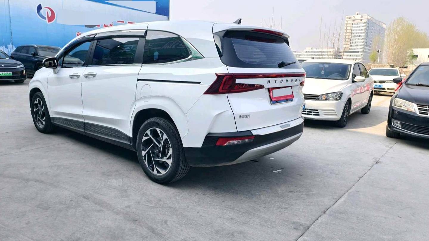 HYUNDAI 2024 Custo 270TGDi LUX Premium Edition