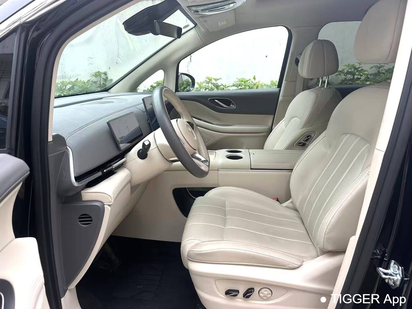 used VOYAH 2025 DREAM PHEV four-wheel drive excellent Kunpeng version