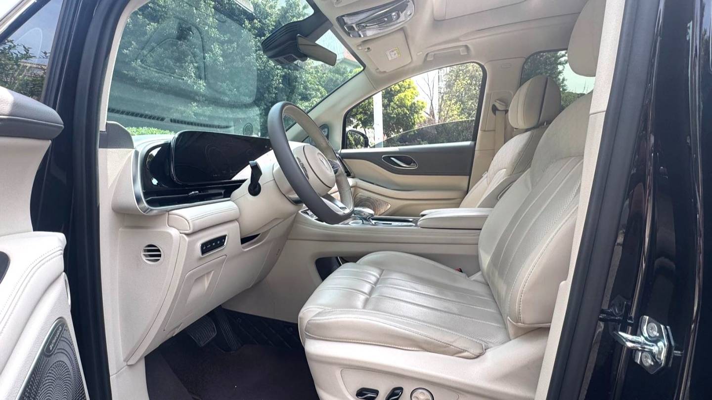 VOYAH 2024 DREAM PHEV Ultra Long Range Premium Edition