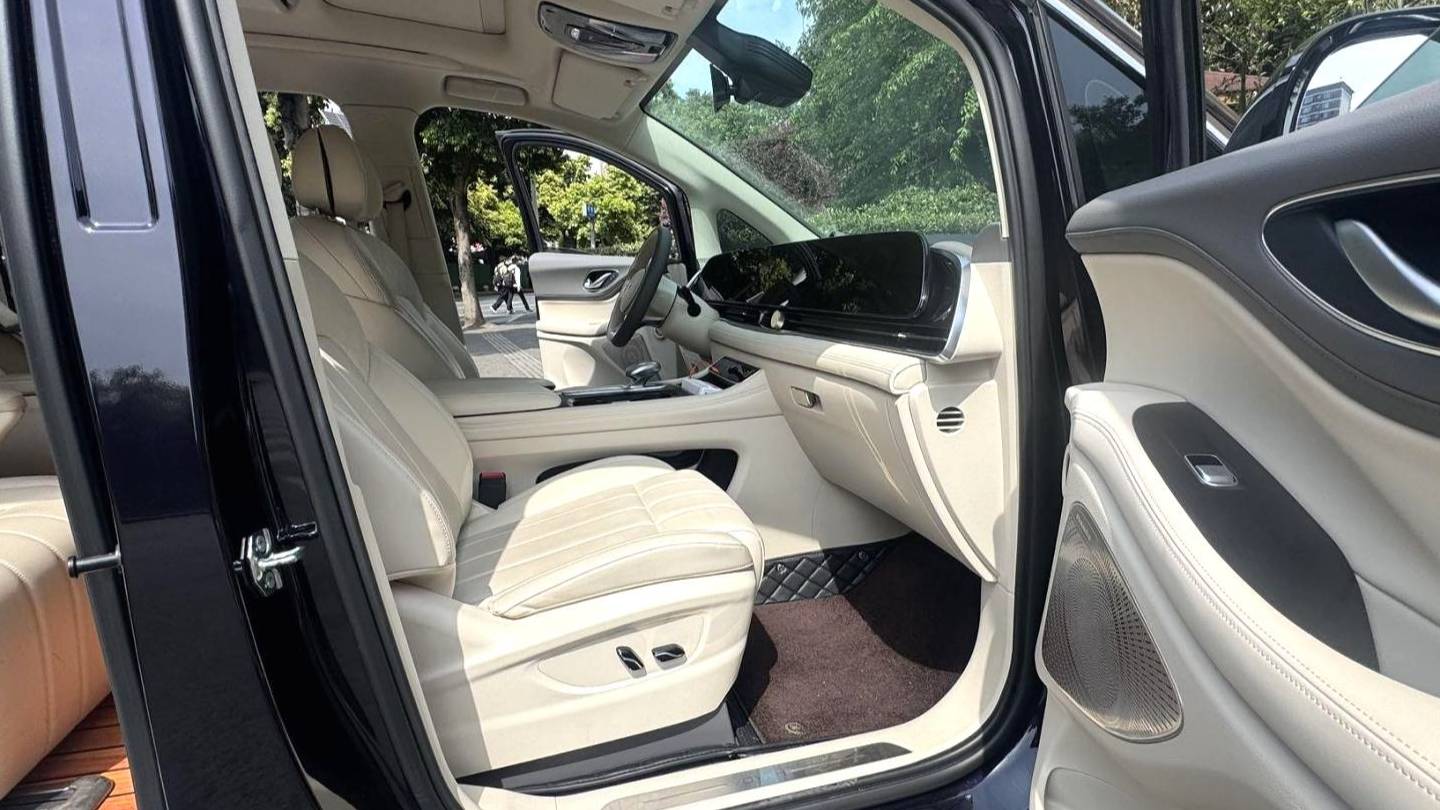 VOYAH 2024 DREAM PHEV Ultra Long Range Premium Edition