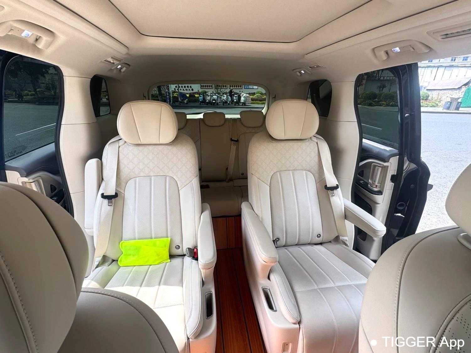 used VOYAH 2024 DREAM PHEV Ultra Long Range Premium Edition