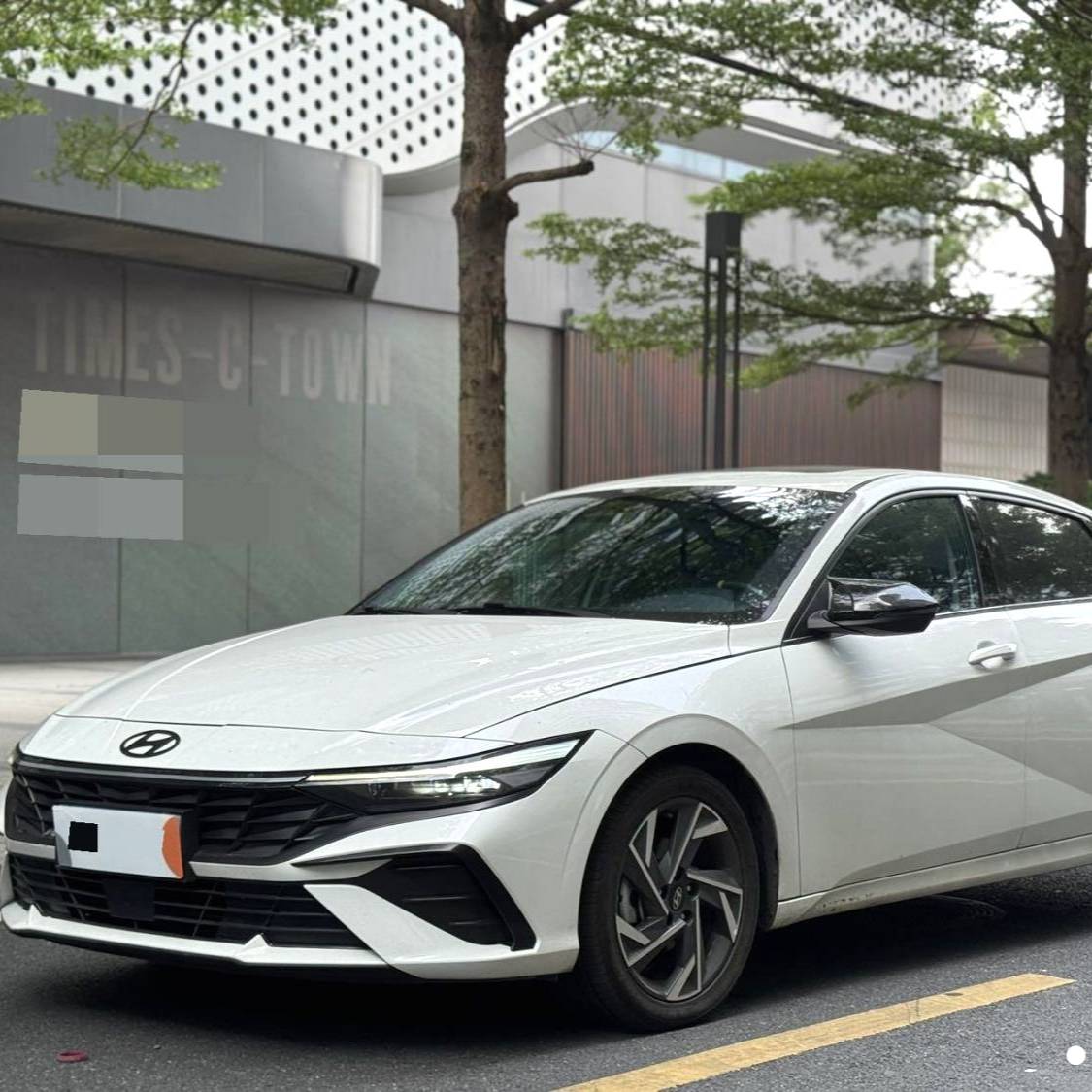 HYUNDAI 2023 Elantra 1.5L CVT LUX Premium Edition Used Car