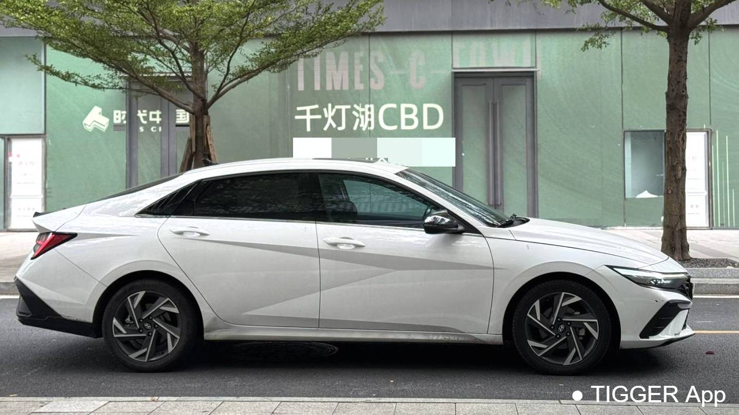 HYUNDAI 2023 Elantra 1.5L CVT LUX Premium Edition