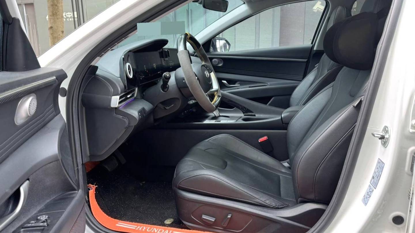 HYUNDAI 2023 Elantra 1.5L CVT LUX Premium Edition