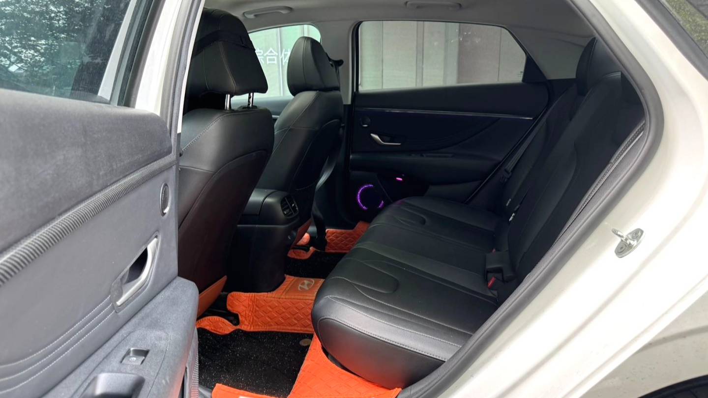 HYUNDAI 2023 Elantra 1.5L CVT LUX Premium Edition