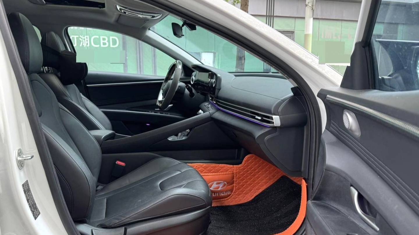 HYUNDAI 2023 Elantra 1.5L CVT LUX Premium Edition