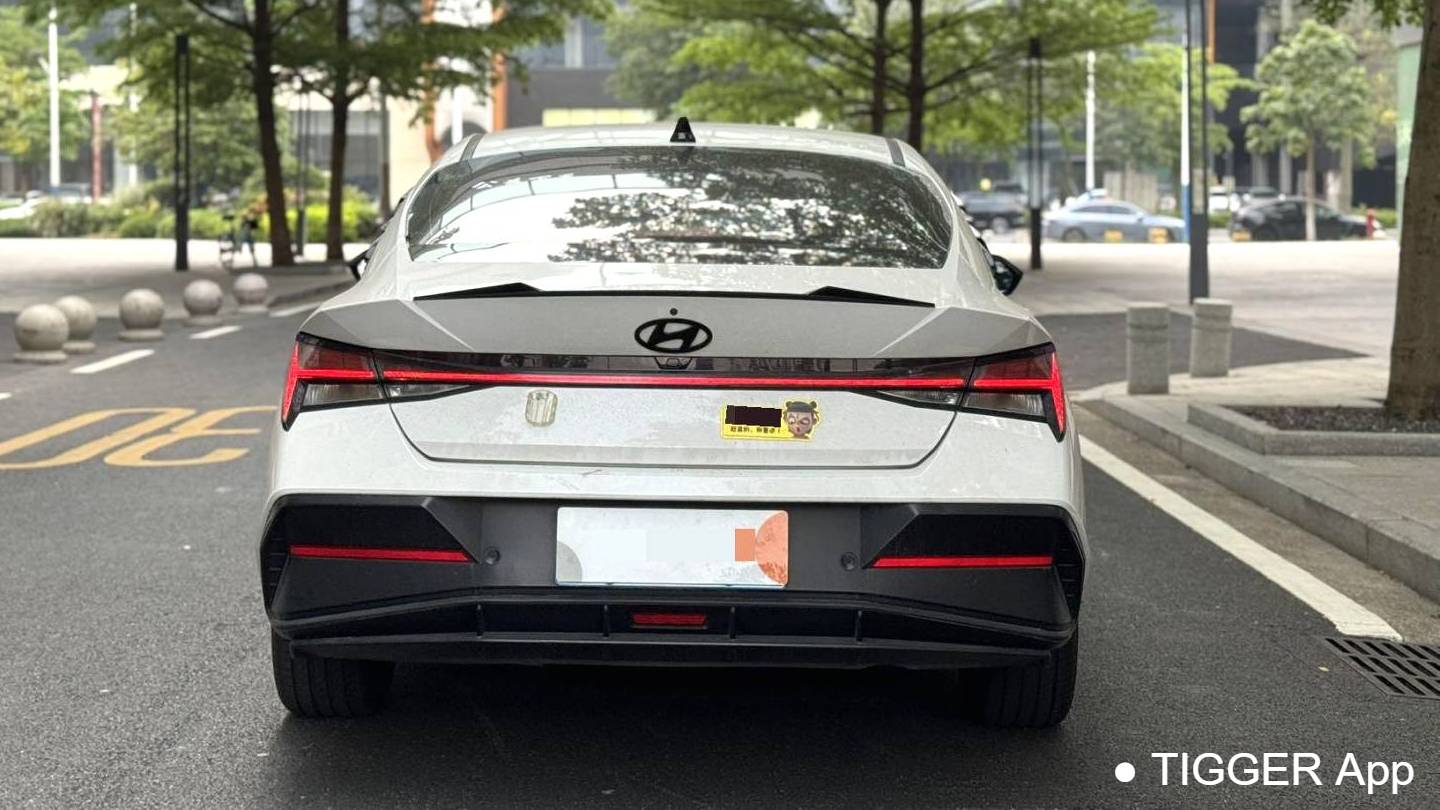 HYUNDAI 2023 Elantra 1.5L CVT LUX Premium Edition