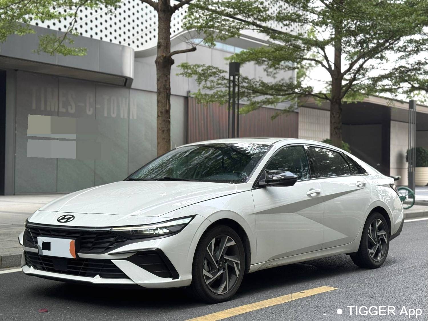 HYUNDAI 2023 Elantra 1.5L CVT LUX Premium Edition