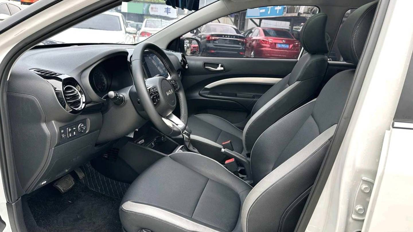 KIA 2021 Stonic 1.4L CVT sunroof model