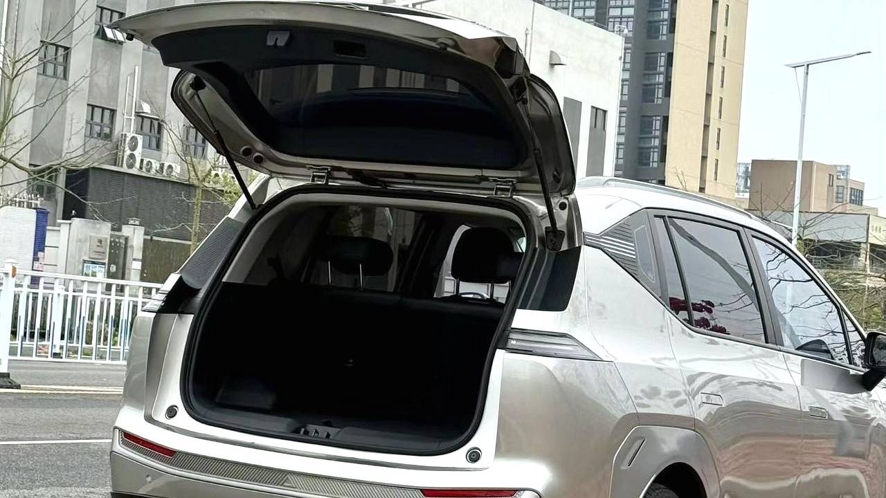 AION 2023 AION Y Plus 70 Executive Edition