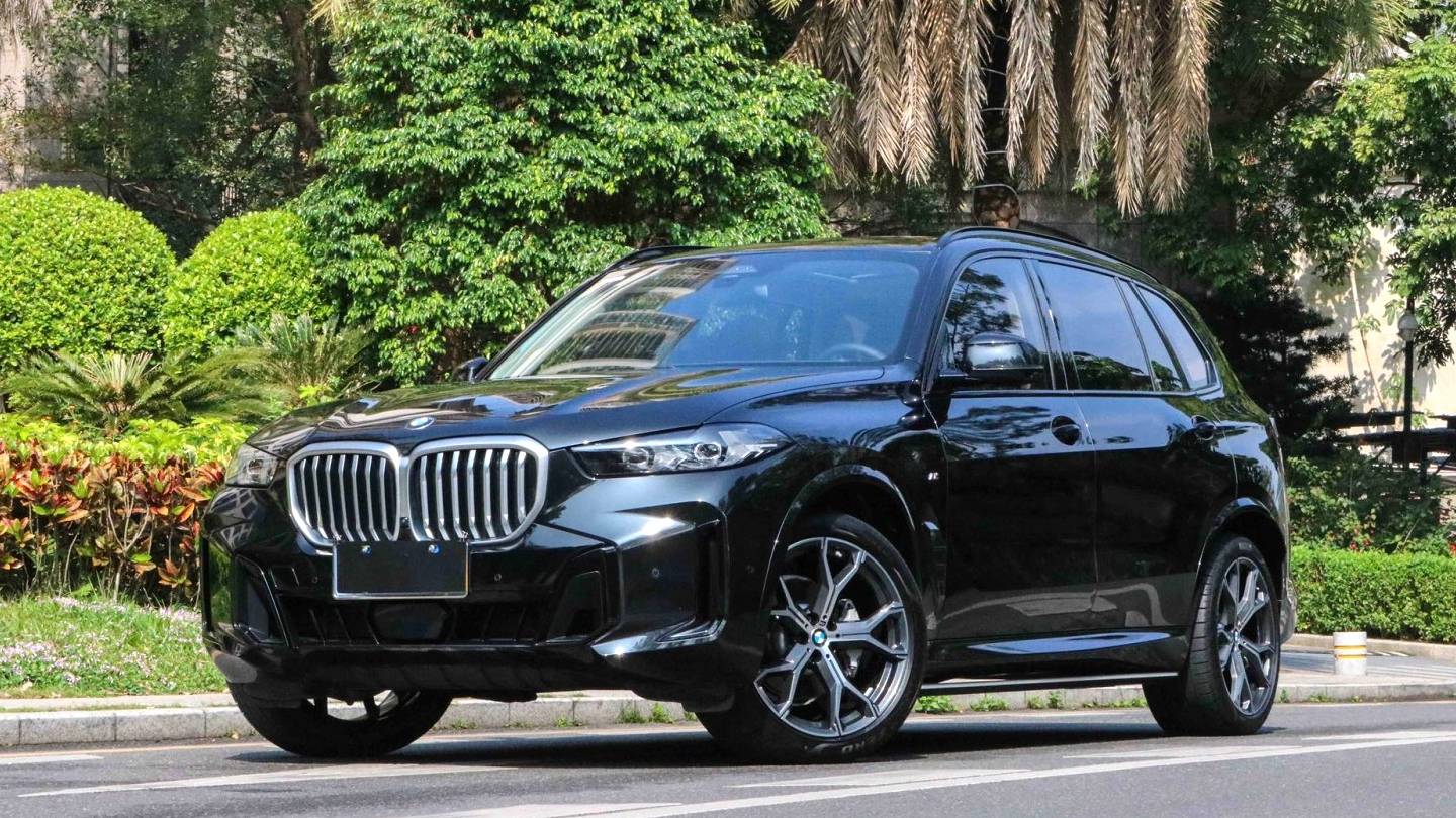 BMW 2023 X5 XDrive 30Li Exclusive M Sports Night Package