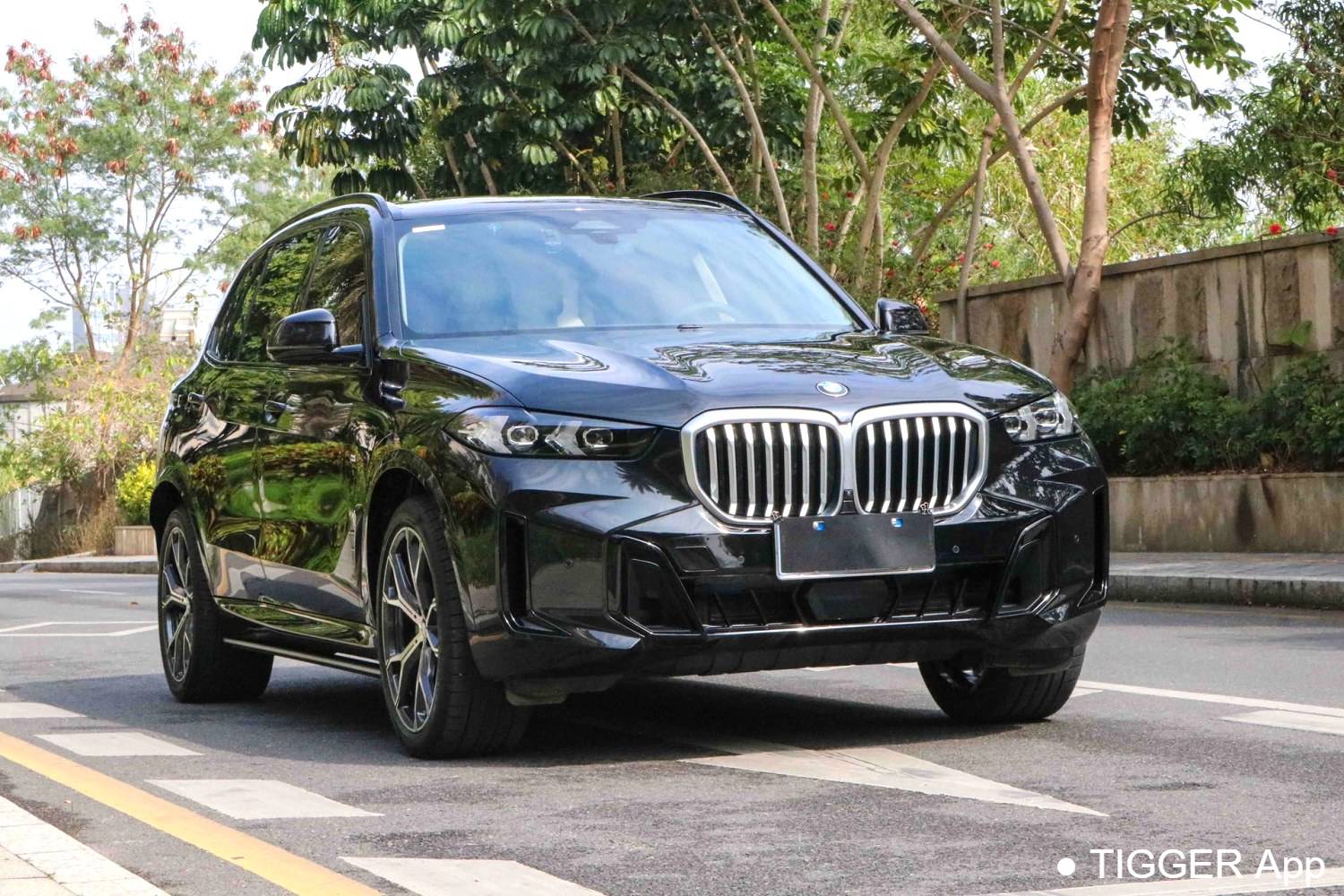BMW 2023 X5 XDrive 30Li Exclusive M Sports Night Package
